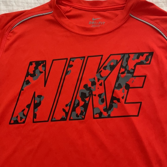 Nike Boys Dri fit Shirt with Camoflage Lettering - Picture 1 of 10